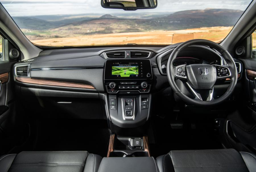 Торпедо Honda CR-V Hybrid 2018 года  (UK) (фото 8 из 18)